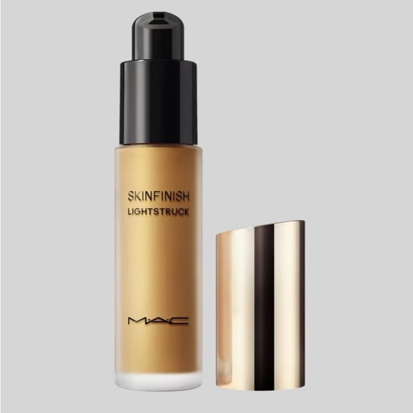 MAC Cosmetics Other - MAC EXTRAORDINARY Skinfinish Lightstruck Foundation - Gold
